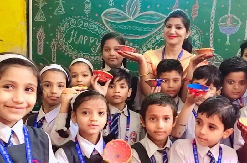 बरेली: बच्चों ने ली ईको फ्रेंडली दिवाली मनाने की शपथ, कई प्रतियोगिताओं में लिया भाग