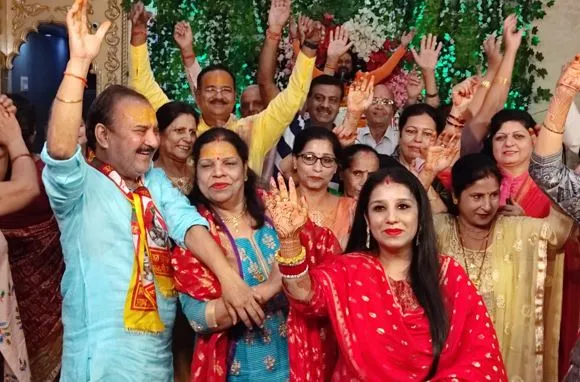 बरेली: श्रीमद् भागवत कथा के सातवें दिन रासलीला प्रसंग का संगीतमय वर्णन, रुक्मिणी विवाह प्रसंग पर भजनों की धुन पर थिरके श्रद्धालु