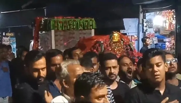 बहराइच: कड़ी सुरक्षा में अलम और मशाल जुलूस के साथ मोहर्रम का समापन