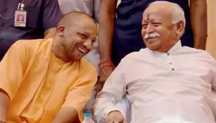 प्रयागराज: संघ प्रमुख से मिले सीएम योगी, अयोध्या दीपोत्सव में शामिल होने का दिया निमंत्रण