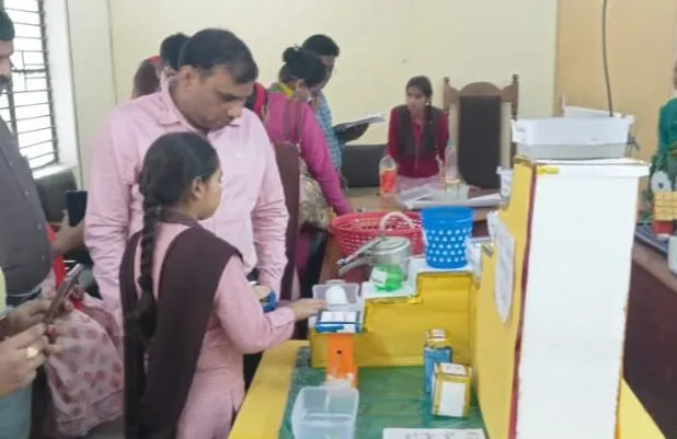 बरेली: जिला स्तरीय विज्ञान प्रदर्शनी का हुआ आयोजन, चारू ने प्रथम स्थान किया हासिल