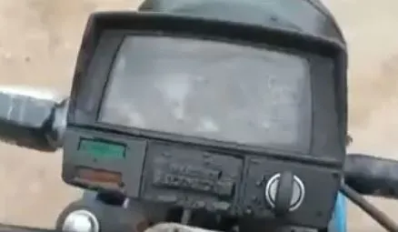 बाइक के मीटर में बैठी थी जहरीली नागिन, Video देख फनफना जाएंगे आप