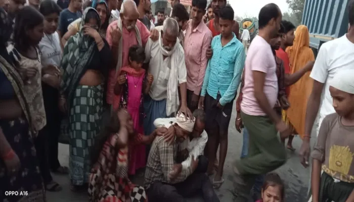 फर्रुखाबाद: ट्रैक्टर से कुचल कर बालक की मौत, परिजनों ने लगाया जाम