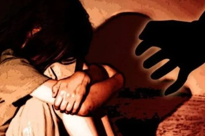 पीलीभीत: नाबालिग को नशा देकर किया दुष्कर्म, बेहोशी की हालत में सड़क पर फेंका