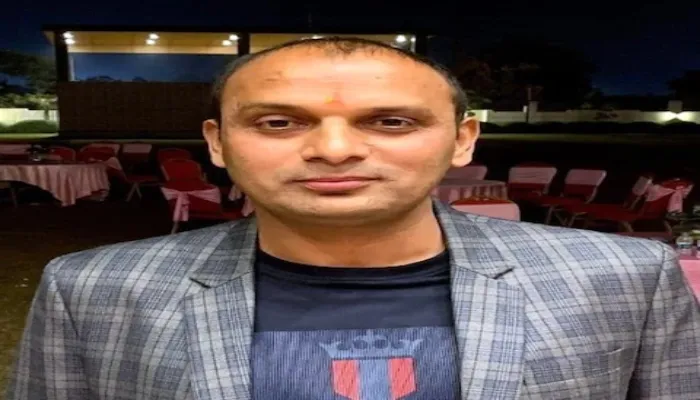 गौतमबुद्ध नगर: कारोबारी को अबूधाबी में पुलिस ने रोका, पत्नी के साथ टूर पर गया था विदेश