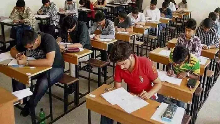 लखनऊ में पीईटी परीक्षा की पहली शिफ्ट में 17 हजार परीक्षार्थी अनुपस्थित, अधिकारी नहीं बता सके वजह