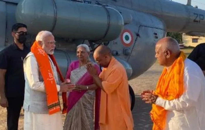 अयोध्या पहुंचे प्रधानमंत्री नरेन्द्र मोदी, मंदिर निर्माण के अवलोकन के साथ करेंगे दीपोत्सव की शुरुआत
