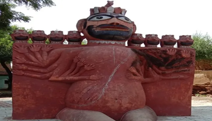 दशहरा विशेष: हम राम नहीं तो कैसे करें रावण का दहन, बिहूनी गांव में स्थापित है सैकड़ों वर्ष पुरानी रावण की प्रतिमा
