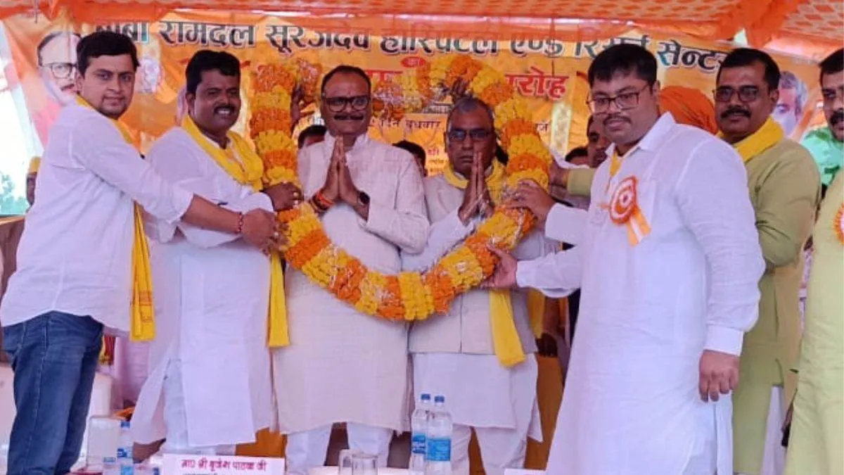 बलिया: एक मंच पर डिप्टी सीएम बृजेश पाठक और ओम प्रकाश का दिखना बना चर्चा का विषय