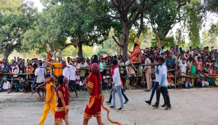रायबरेली: परशदेपुर की रामलीला में हुआ राम रावण की सेना में संग्राम