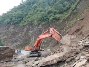हल्द्वानी: चाद दिन बाद लोगों को बारिश से मिली राहत, खैरना-अल्मोड़ा पर यातायात सुचारू हुआ