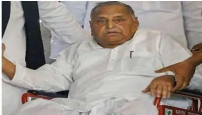 डिंपल और अखिलेश अस्पताल में मौजूद, मुलायम सिंह की हालत अभी स्थिर