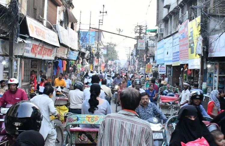 बरेली: सड़कों पर जनता, ट्रैफिक व्यवस्था हुई धड़ाम