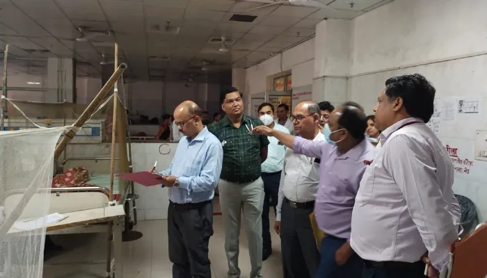 इटावा: केंद्रीय टीम ने सैफई यूनिवर्सिटी में देखे डेंगू प्रबंधन के इंतजाम