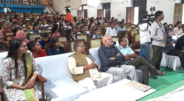 युवाओं को आगे बढ़ाने के लिए सरकार चला रही योजनाएं जिला युवा उत्सव बोले सांसद