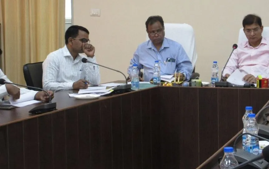 शाहजहांपुर: 50 लाख से अधिक परियोजनाओं के निर्माण में ढिलाई पर सीडीओ सख्त