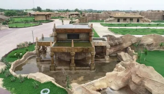 इटावा सफारी में पर्यटक जल्द देखेंगे हिमालयन भालू, झारखंड से लाने की है तैयारी