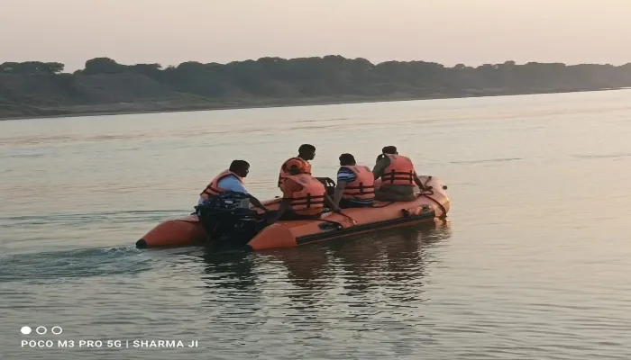 हमीरपुर: नदी में डूबे युवक की तलाश में जुटी एसडीआरएफ