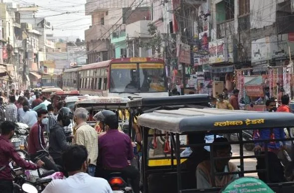 बरेली: कहीं वन वे तो कहीं पुलिस संभालेगी ट्रैफिक व्यवस्था, धनतेरस से भाई दूज तक प्रमुख चौराहों पर तैनात रहेगी पुलिस