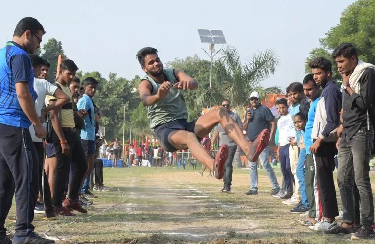बरेली: जनपदीय एथलेटिक प्रतियोगिता में दक्षिण जोन का जलवा, खिलाड़ियों ने प्रतिभा का किया शानदार प्रदर्शन
