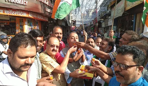 मुरादाबाद: मल्लिकार्जुन खड़गे के कांग्रेस पार्टी के अध्यक्ष निर्वाचित होने पर मनाई खुशी