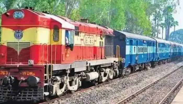 छठ पूजा के चलते यात्रियों की होगी अधिक भीड़, आज से विशेष ट्रेन की व्यवस्था शुरू
