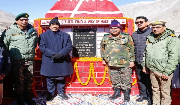 रक्षा मंत्री ने दी बड़ी सौगात, 75 बुनियादी ढांचा परियोजनाएं की राष्ट्र को समर्पित