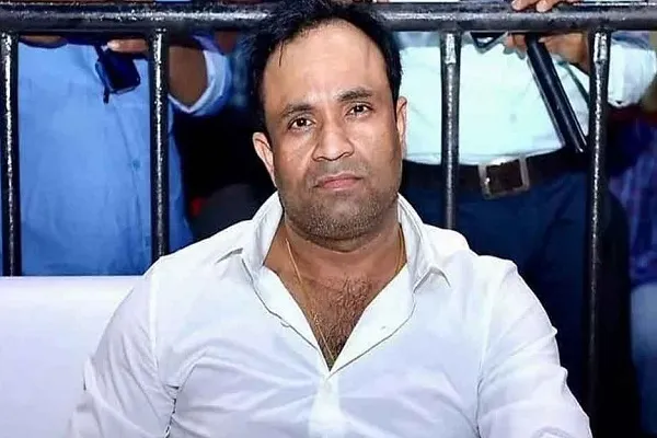 फिल्म डायरेक्टर की बढ़ी मुसीबतें, FIR में हत्या के प्रयास का आरोप जुड़ा