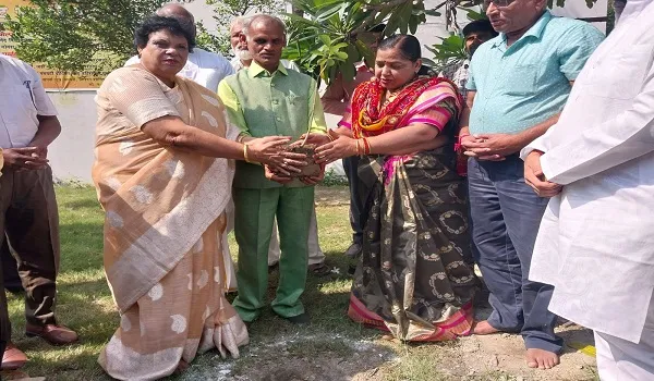 रामपुर : वेद भारती आश्रम क्रिमचा में हरितऋृषि ने रोपा कल्पवृक्ष का पौधा