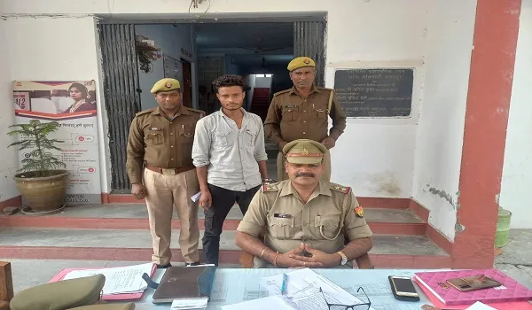 अमरोहा: चेकिंग के दौरान तमंचे के साथ युवक गिरफ्तार