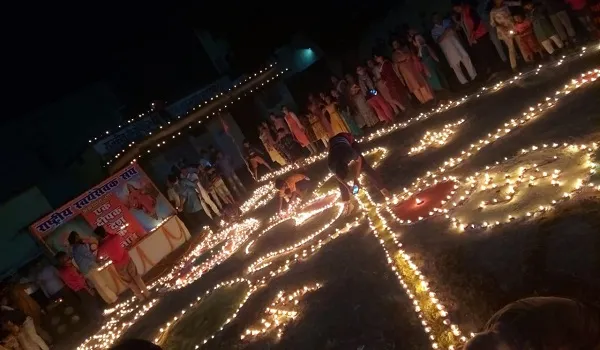 मुरादाबाद: आरएसएस ने मनाया एक दीपक देश के नाम दीपोत्सव, रामलीला मैदान में जलाए सैकड़ों दीये