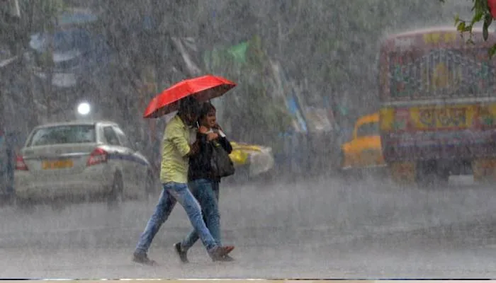 फिर बिगड़ा मौसम, IMD ने यूपी में जारी किया भारी बारिश का अलर्ट