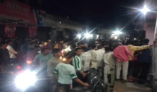 रामपुर: शॉर्ट सर्किट से किराना स्टोर के गोदाम में लगी आग, हड़कंप