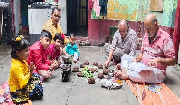 अमरोहा: दशहरा पर्व पर पूजन कर बहनों ने भाई के माथे पर तिलक लगाकर दीर्घायु की कामना