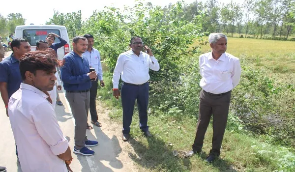 मुरादाबाद: फसलों के नुकसान का जिलाधिकारी ने किया आंकलन, सतर्कता बरतने का निर्देश