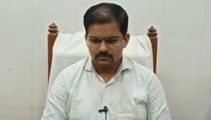 उन्नाव: छात्रा ने प्रिंसिपल पर लोहे की स्केल से मारने का लगाया आरोप, बीएसए ने किया इंकार
