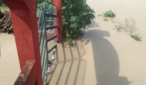 रामपुर में घुसा कोसी नदी का पानी, श्मशान स्थल डूबा… तस्वीरों में देखें नजारा