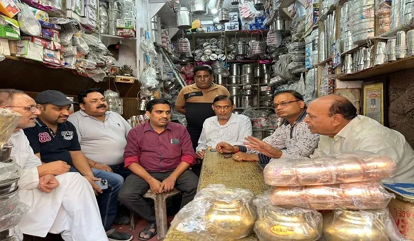 मुरादाबाद : विधायक के भाई से अभद्रता पर व्यापारियों में आक्रोश