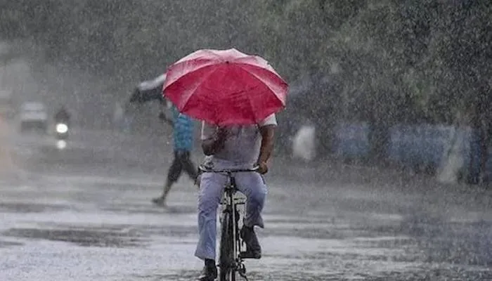 यूपी के कई जिलों में भारी बार‍िश की संभावना, मौसम व‍िभाग ने जारी की चेतावनी