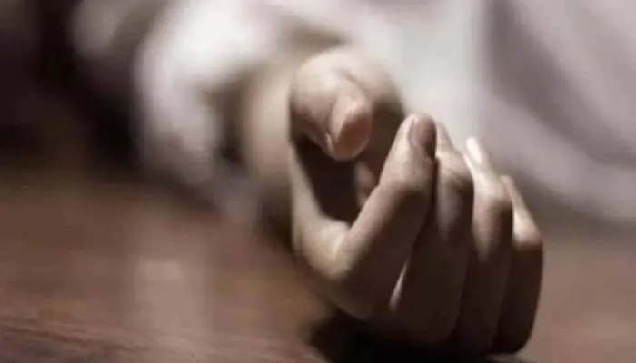 अयोध्या: नहर में मिला युवती का शव, कमर में दुपट्टे से बंधी थी माता की मूर्ति