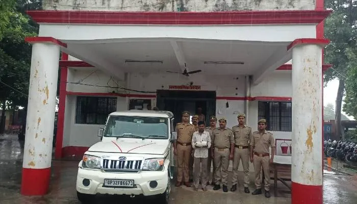 बहराइच: वाहन चेकिंग के दौरान 85 लाख की चरस के साथ तस्कर गिरफ्तार