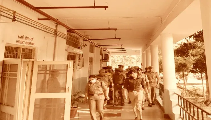 सीतापुर: अज्ञात वाहन ने पुलिस जीप में मारी टक्कर, दारोगा की मौत, तीन पुलिसकर्मी घायल