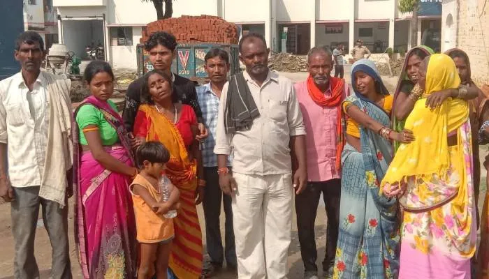 रायबरेली: पेड़ पर लटकता मिला युवक का शव, हत्या का आरोप