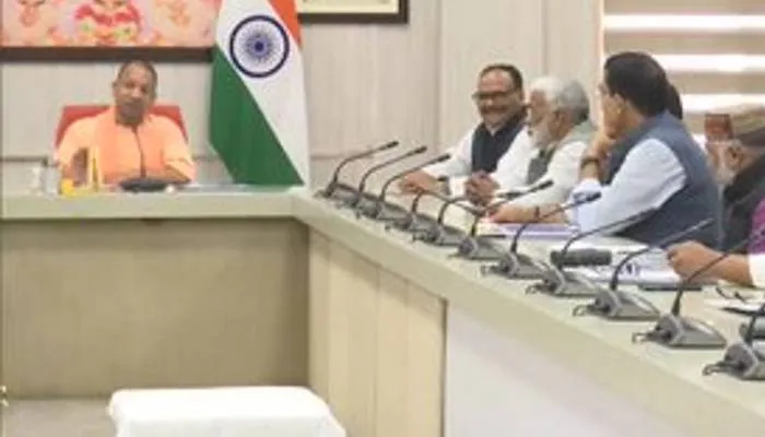 छठ पूजा को लेकर मुख्यमंत्री योगी ने की बैठक, व्यवस्थाओं का लिया जायजा, अफसरों को दिए निर्देश