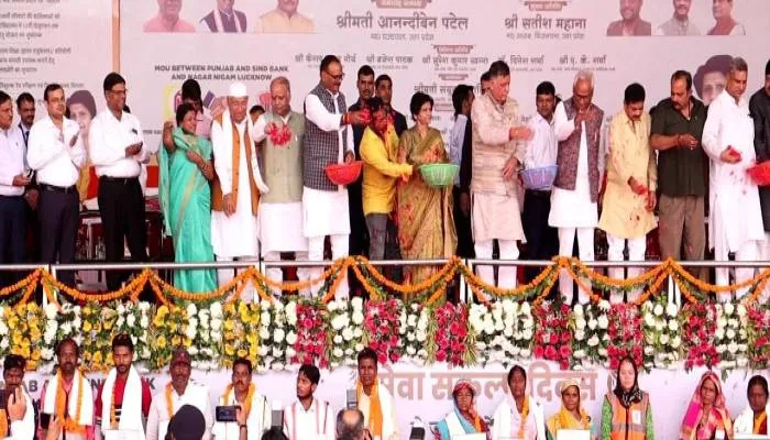 लखनऊ: नगर निगम ने सेवा कुंभ का किया आयोजन, स्वच्छता कर्मियों को दी यह बड़ी सौगात