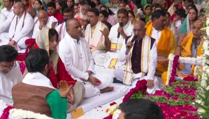 इटावा: मुलायम सिंह यादव की आत्मा की शांति के लिये सैफई में हुआ हवन