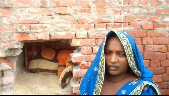 रायबरेली: एक साथ तीन घरों में नकब लगाकर दस लाख की चोरी