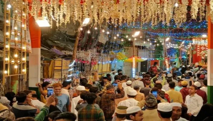 वाराणसी: पैगंबर-ए-इस्लाम हजरत मोहम्मद की यौमे पैदाइश पर शान से निकला जुलूस-ए-मोहम्मदी
