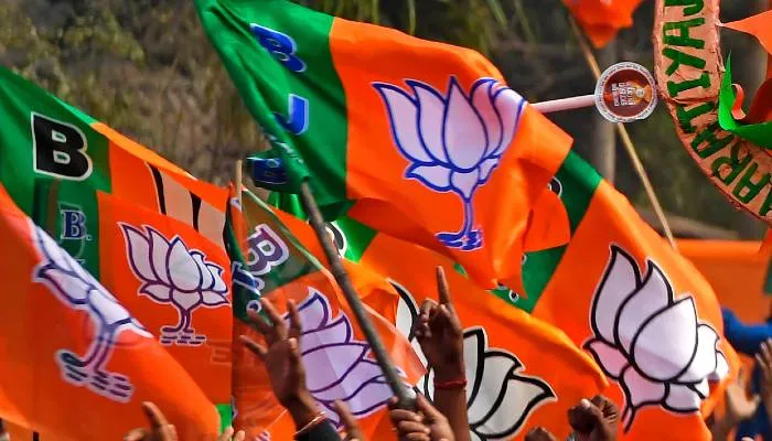 यूपी में पसमांदा मुसलमानों को रिझाने में जुटी भाजपा, विपक्ष ने बताया छलावा