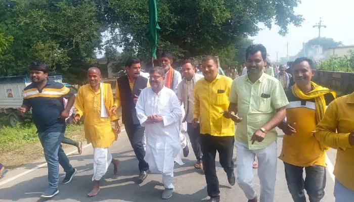 अयोध्या: रन फॉर यूनिटी में लोगों संग विधायक रामचंद्र यादव ने लगाई दौड़